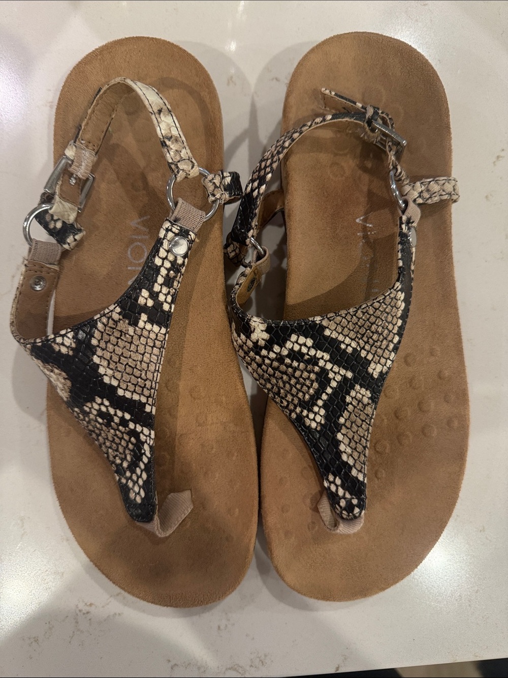 Vionic Snake-Print Thong Sandals in Black and Cream